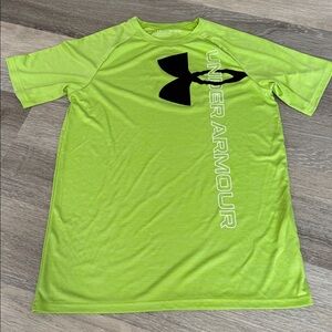 GUC Boys Under Armour Heat Gear Tshirt Size YXL